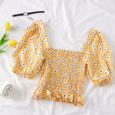 Bluză de damă colorată cu decolteu pătrat și motive florale