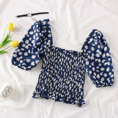 Bluză de damă colorată cu decolteu pătrat și motive florale