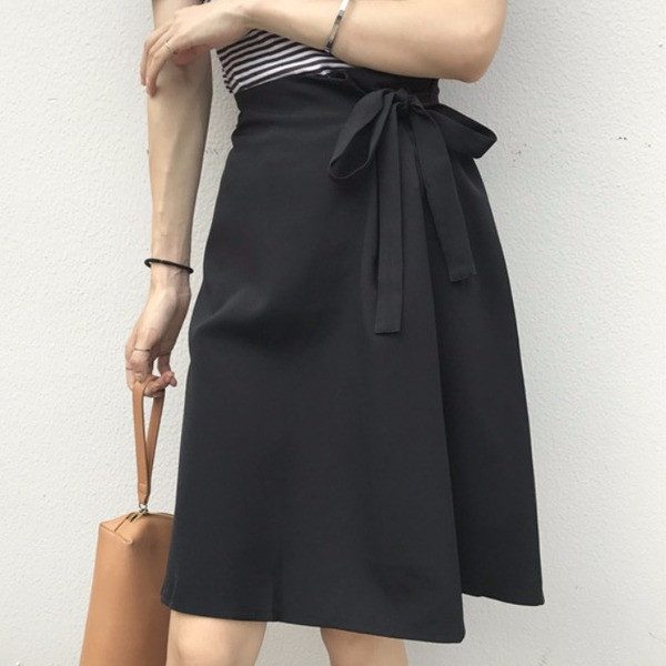 Fusta de dama actuala croiala in doua culori