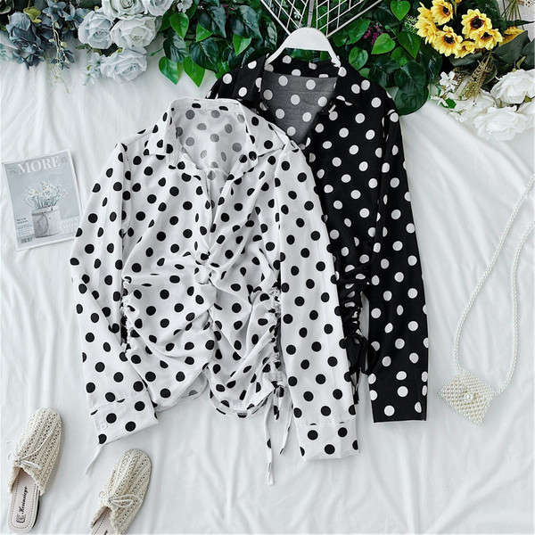 Cămașă de damă cu buline în alb și negru