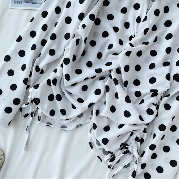 Cămașă de damă cu buline în alb și negru