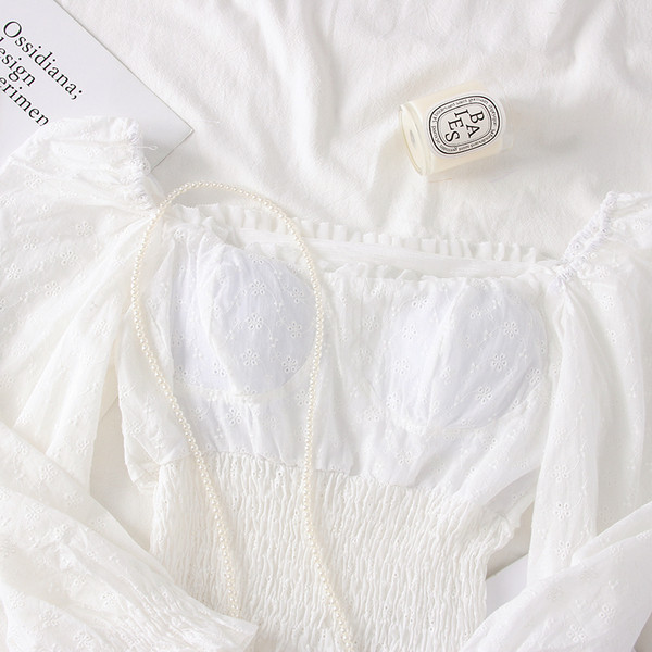 Bluză de damă modernă cu umerii goi și mâneci lungi în culoarea albă