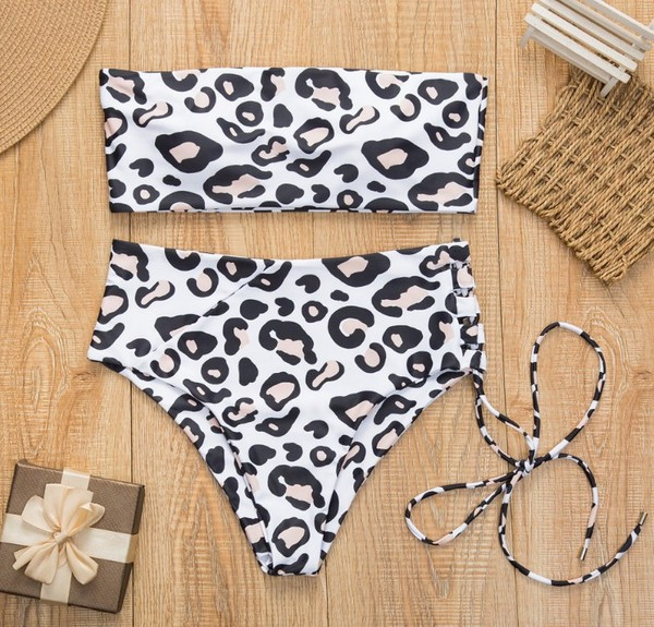 Ένα μοντέρνο μαγιό  με δαντέλες σε διάφορα χρώματα