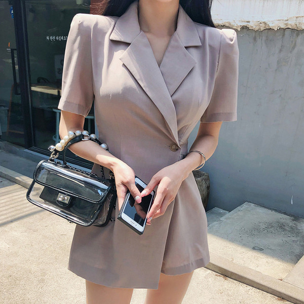 Salopetă de damă modernă cu mâneci scurte de culoare bej