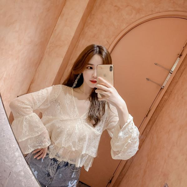 Bluză de damă actuală cu decolteu în V