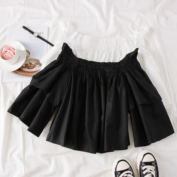 Bluză de damă modernă cu umerii goi, în alb și negru