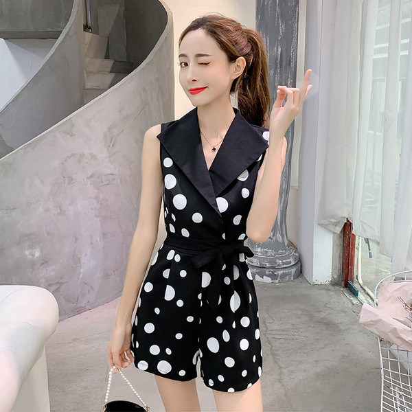 Salopeta de dama de culoare neagra cu puncte cu decolteu in V