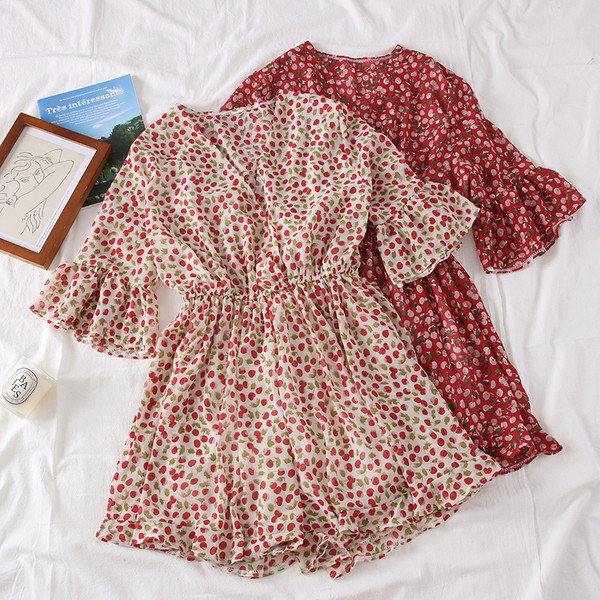 Salopetă elegantă de damă cu mâneci 3/4 în alb și roșu