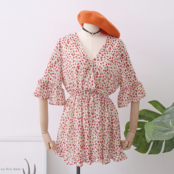 Salopetă elegantă de damă cu mâneci 3/4 în alb și roșu