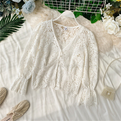 Bluză de damă modernă din dantelă în alb și negru