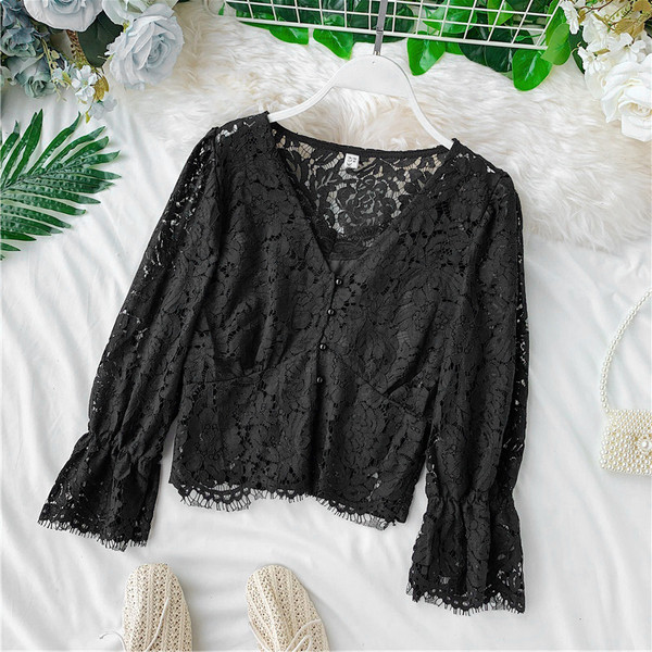 Bluză de damă modernă din dantelă în alb și negru