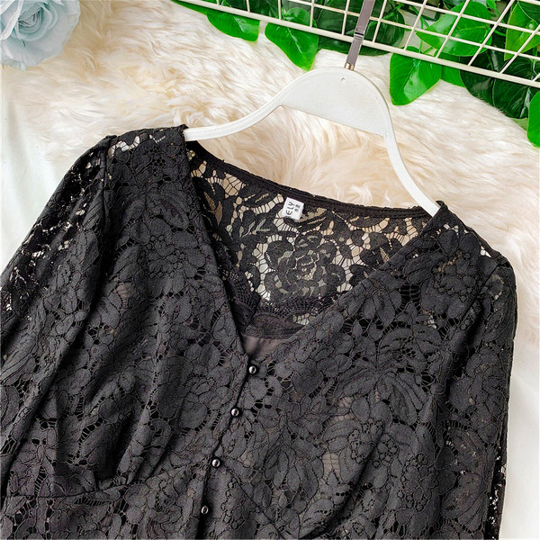 Bluză de damă modernă din dantelă în alb și negru