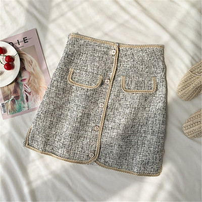 Fusta de dama moderna cu nasturi in trei culori