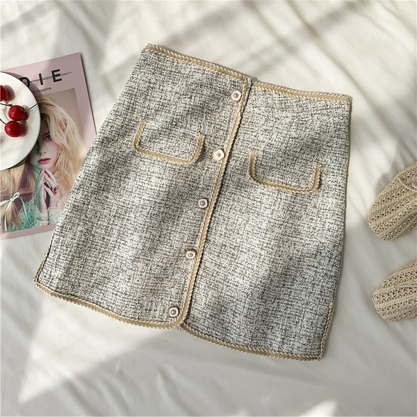 Fusta de dama moderna cu nasturi in trei culori