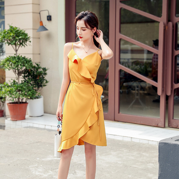 Модерна дамска рокля асиметричен модел с тънки презрамки и връзки 