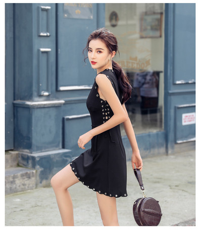 Rochie moderna de dama cu buzunar in negru si element metalic