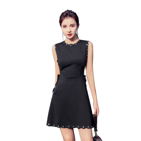 Rochie moderna de dama cu buzunar in negru si element metalic