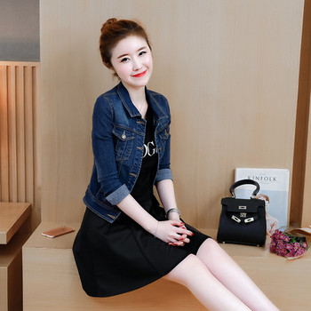 Geaca de dama moderna din denim model simplu cu broderie in albastru