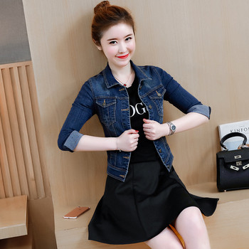 Geaca de dama moderna din denim model simplu cu broderie in albastru