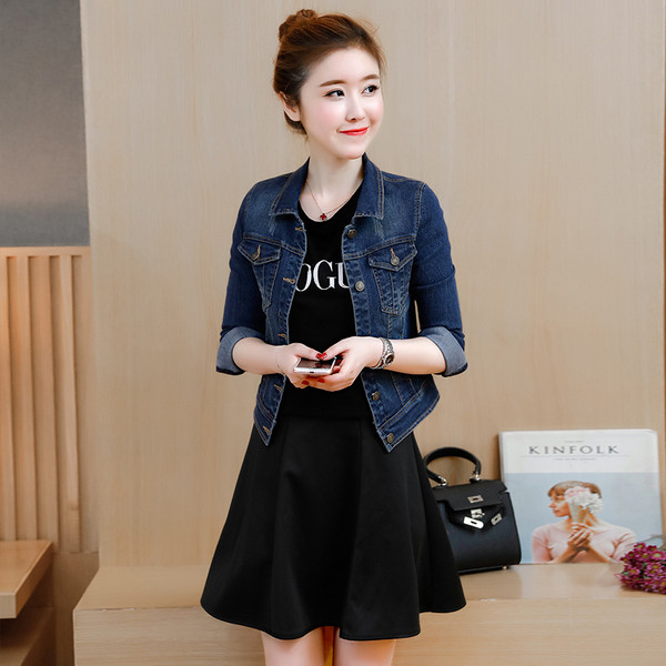 Geaca de dama moderna din denim model simplu cu broderie in albastru