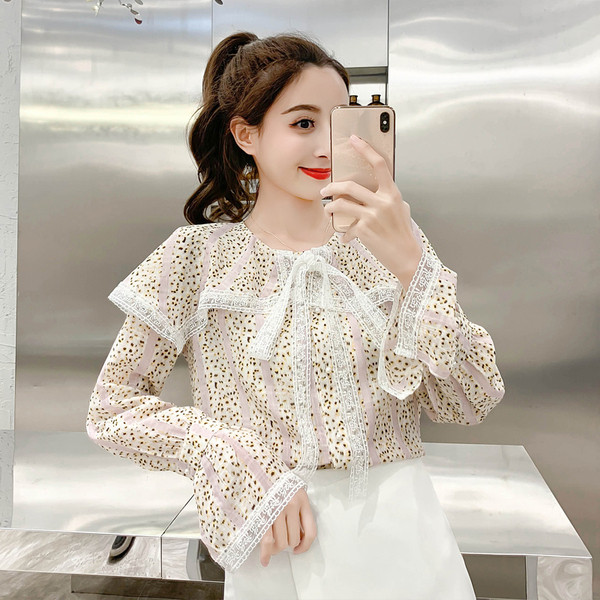 Cămașă modernă de damă în două culori cu decolteu O