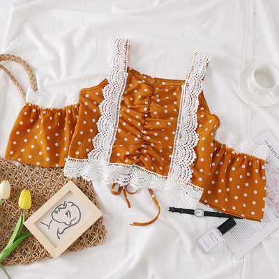 Bluza de dama actuala cu buline si umerii goi