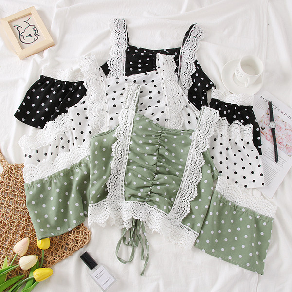 Bluza de dama actuala cu buline si umerii goi