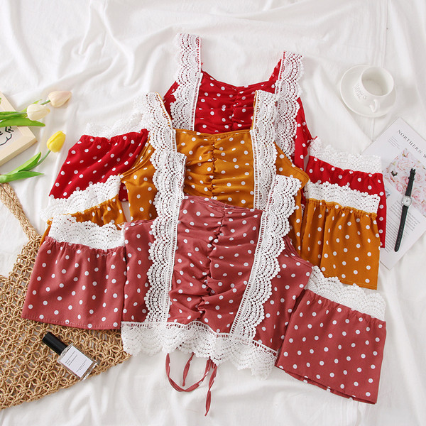 Bluza de dama actuala cu buline si umerii goi