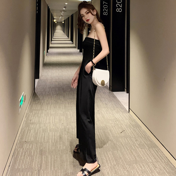 Salopeta de dama moderna de culoare neagra fara bretele