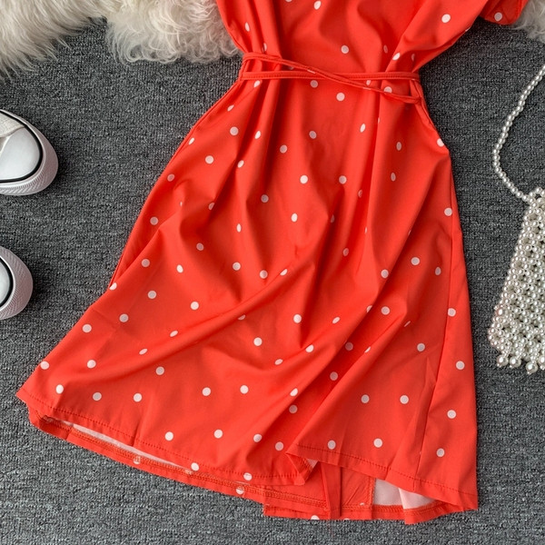 Rochie de dama cu buline de culoare rosie