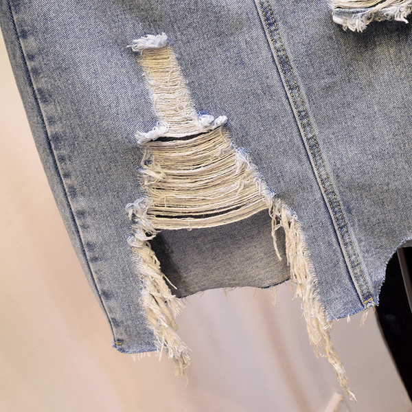 Fusta de dama actuala din denim cu motive rupte