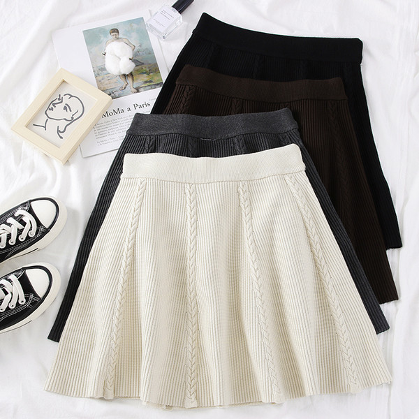 Fusta de dama decupata in patru culori