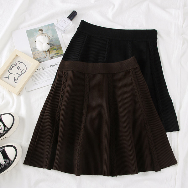 Fusta de dama decupata in patru culori