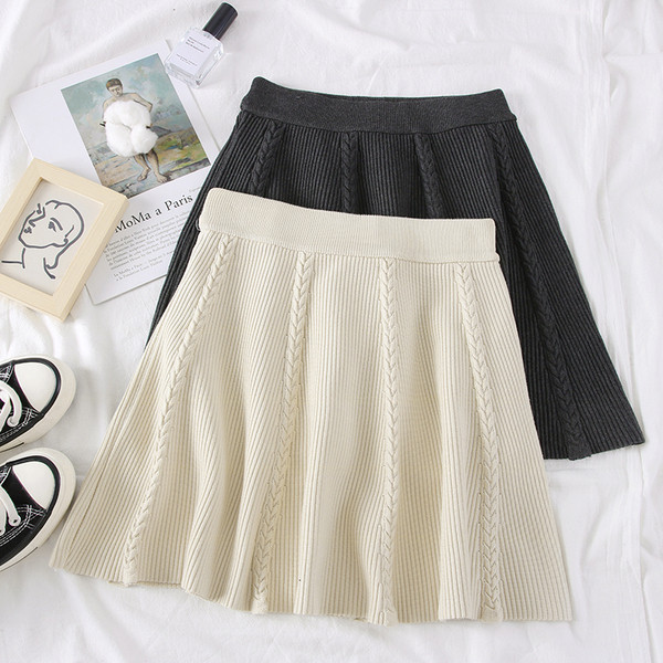 Fusta de dama decupata in patru culori