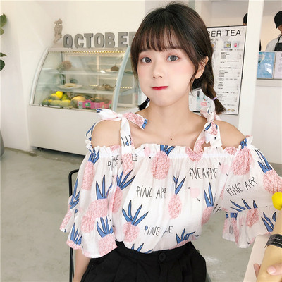 Bluză de damă modernă cu aplicație colorată și mâneci largi