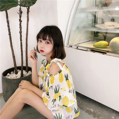 Bluză de damă modernă cu aplicație colorată și mâneci largi