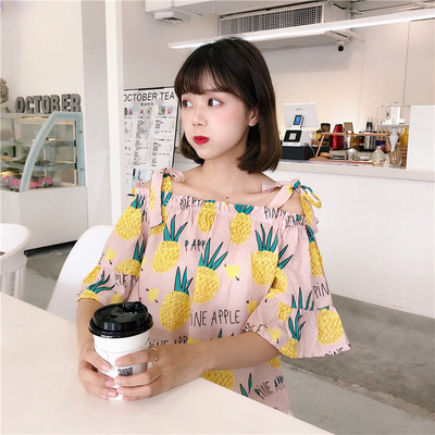 Bluză de damă modernă cu aplicație colorată și mâneci largi