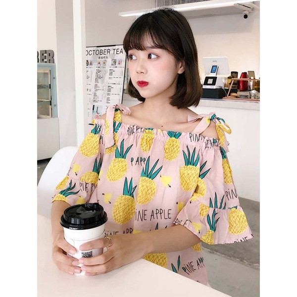 Bluză de damă modernă cu aplicație colorată și mâneci largi