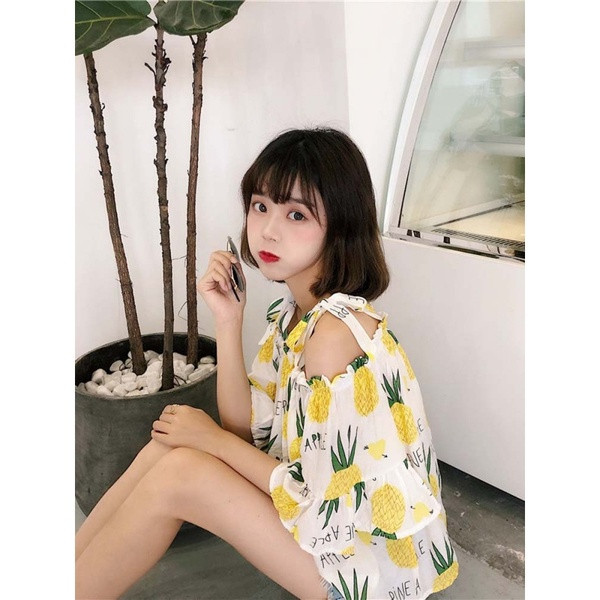 Bluză de damă modernă cu aplicație colorată și mâneci largi