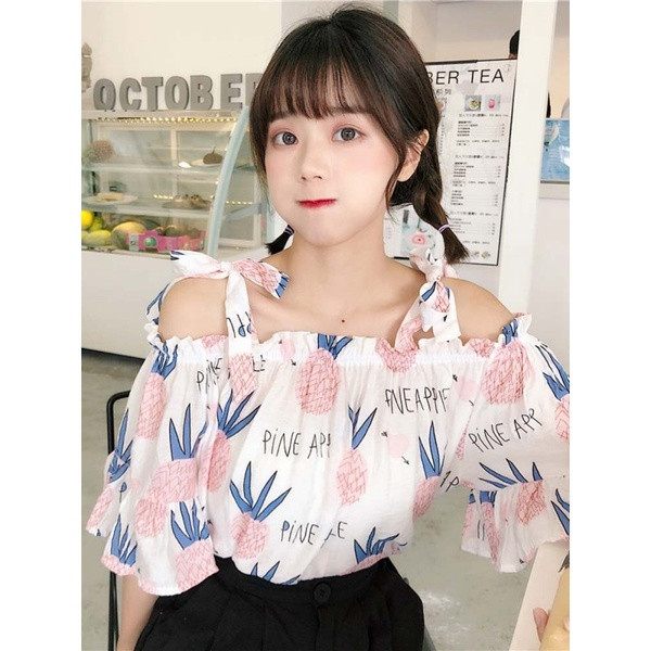 Bluză de damă modernă cu aplicație colorată și mâneci largi