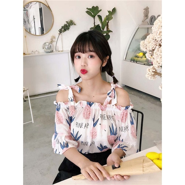 Bluză de damă modernă cu aplicație colorată și mâneci largi