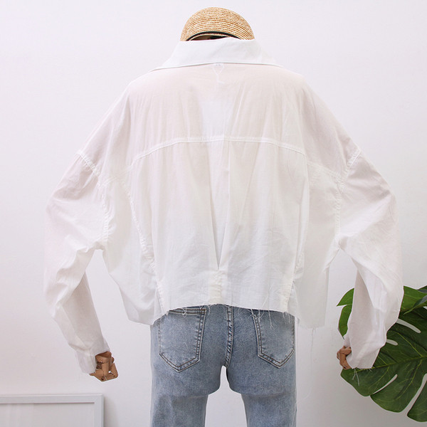 Cămașă casual de damă cu buzunare și nasturi în alb și portocaliu