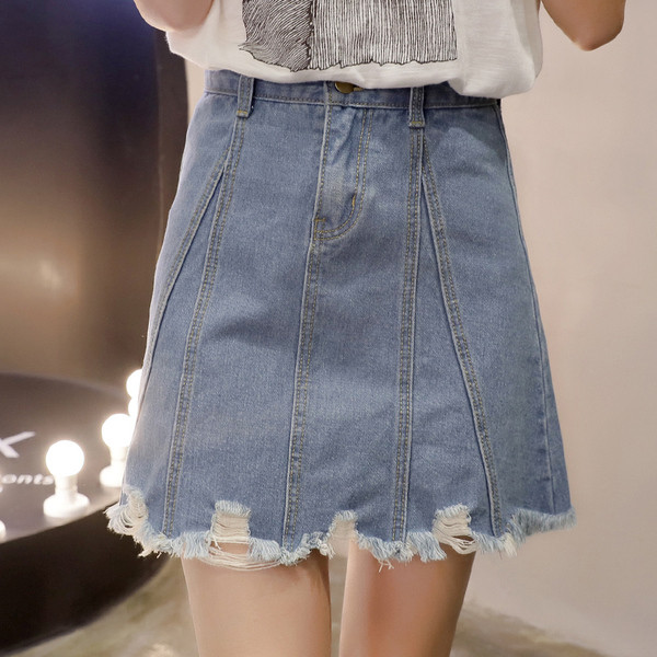 Fusta de dama actuala din denim in doua culori cu motive rupte