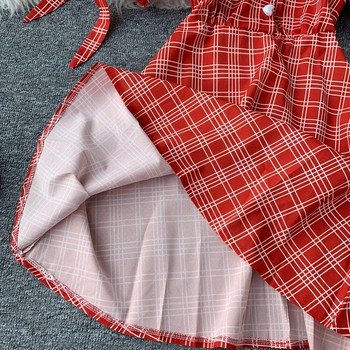 Rochie dama in carouri cu nasturi de culoare rosie