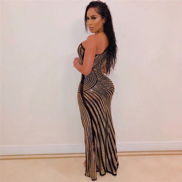 Rochie elegantă de damă, cu paiete și o fantă de culoare aurie