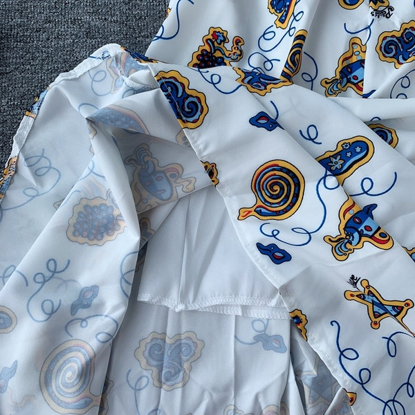 Модерна дамска  рокля с презрамки в бял цвят