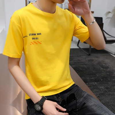 Tricou modern pentru bărbați cu inscripție în patru culori și mâneci scurte