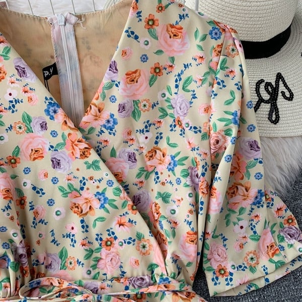 Rochie de dama cu model floral si maneci 3/4