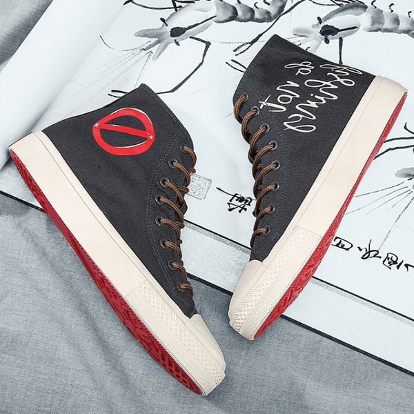 Tenisi moderni pentru bărbați cu șireturi în alb-negru