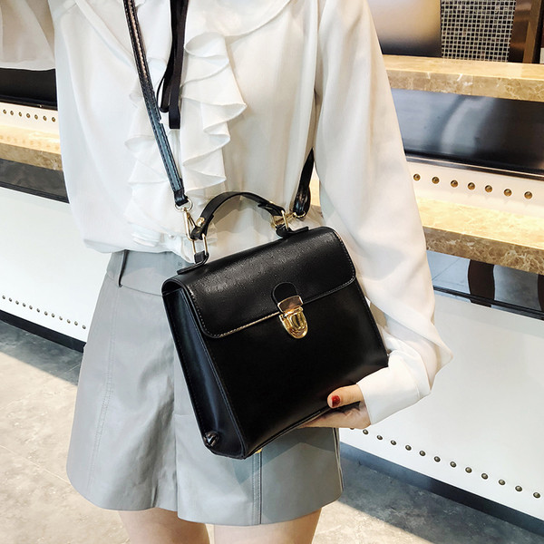 Geanta de dama eleganta din piele ecologica de culoare maro si negru